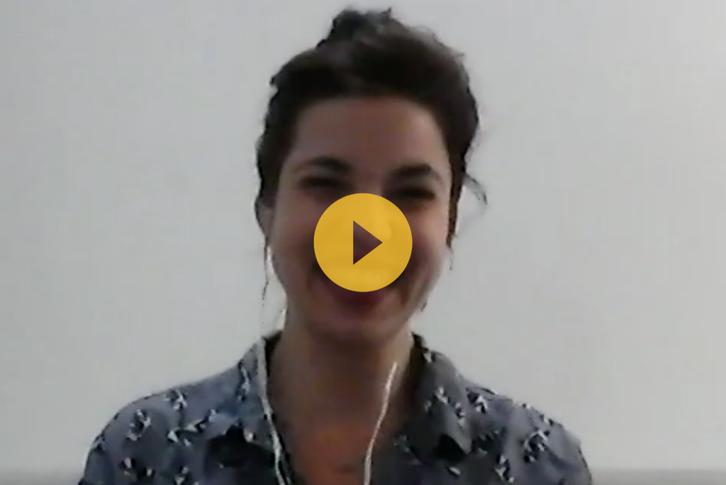 Lili enseigner l'anglais avec le choix de l'école